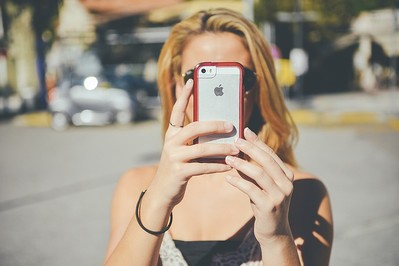 Idealna blond farba do włosów. Zobacz, na co zwrócić uwagę przy jej wyborze i poznaj zasady farbowania włosów na blond!