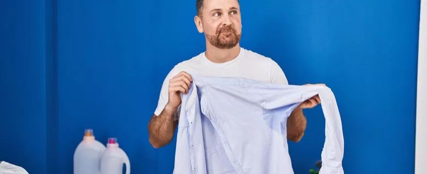 Jak usunąć plamy z potu?