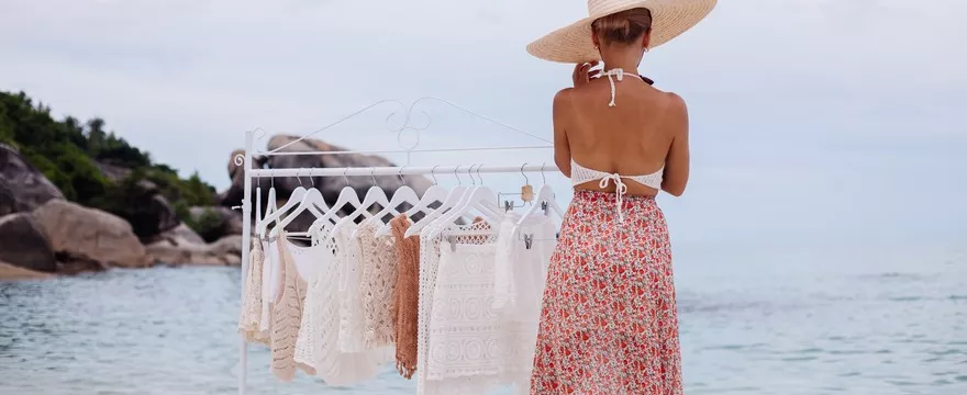 Z jakich materiałów ubrania najlepsze na lato